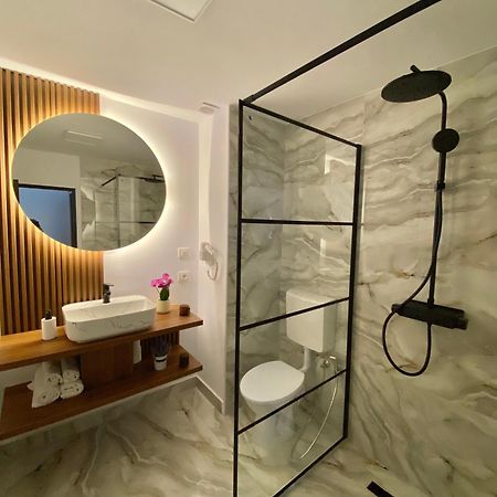 Apartament Pensiunea Liziera Buşteni Eksteriør bilde