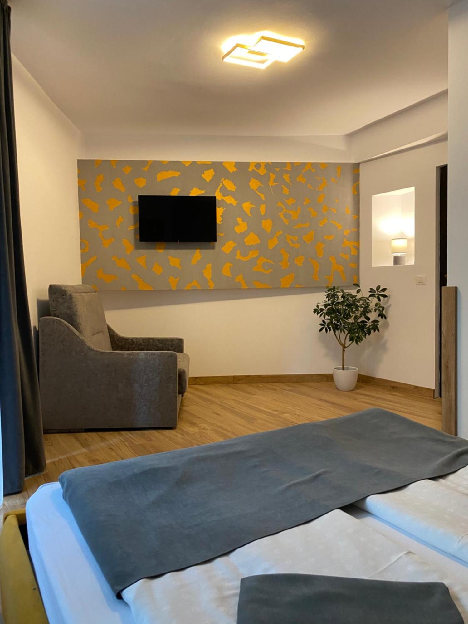 Apartament Pensiunea Liziera Buşteni Eksteriør bilde
